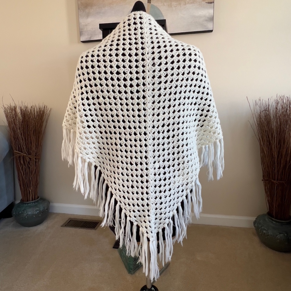Vintage Cream Hand Crochet Fringed Shawl - Picture 2 of 9